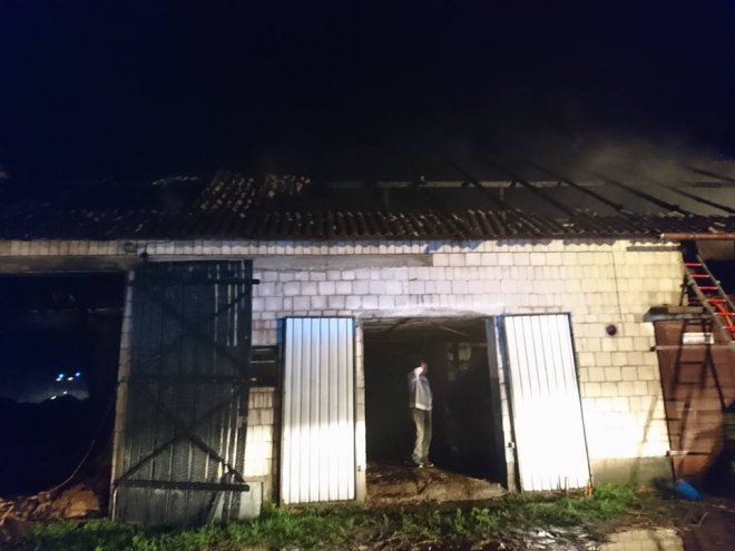 -Po uderzeniu pioruna spłonęła stodoła [ZDJĘCIA] - zdjęcie #21 - eOstroleka.pl