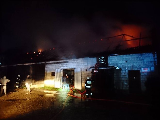 -Po uderzeniu pioruna spłonęła stodoła [ZDJĘCIA] - zdjęcie #26 - eOstroleka.pl