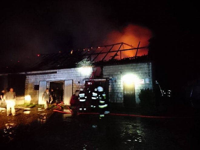 -Po uderzeniu pioruna spłonęła stodoła [ZDJĘCIA] - zdjęcie #27 - eOstroleka.pl