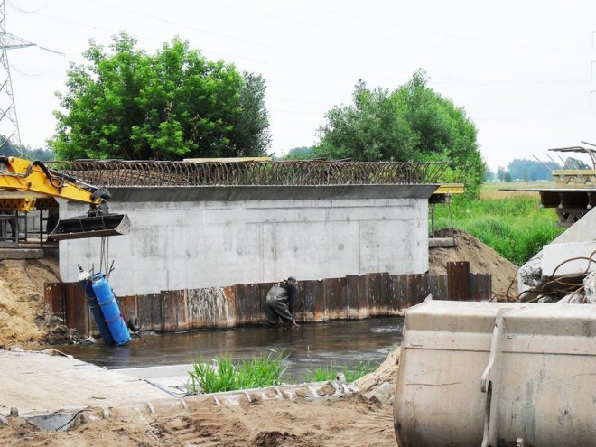 Czarnotrzew: Trwa przebudowa mostu na rzece Omulew [ZDJĘCIA] - zdjęcie #5 - eOstroleka.pl