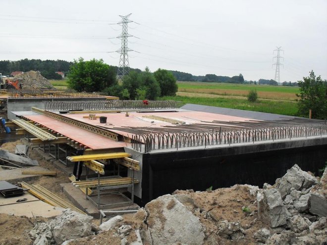 Czarnotrzew: Trwa przebudowa mostu na rzece Omulew [ZDJĘCIA] - zdjęcie #7 - eOstroleka.pl