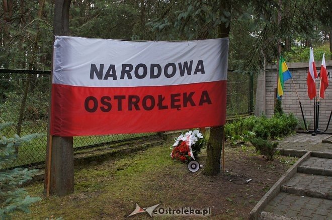 Ostrołęczanie oddali hołd ofiarom zbrodni wołyńskiej [WIDEO, ZDJĘCIA] - zdjęcie #1 - eOstroleka.pl