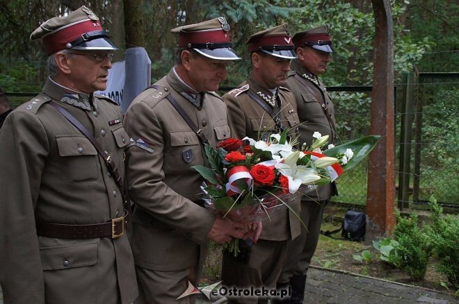 Ostrołęczanie oddali hołd ofiarom zbrodni wołyńskiej [WIDEO, ZDJĘCIA] - zdjęcie #8 - eOstroleka.pl