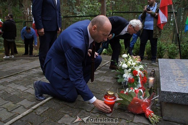 Ostrołęczanie oddali hołd ofiarom zbrodni wołyńskiej [WIDEO, ZDJĘCIA] - zdjęcie #17 - eOstroleka.pl