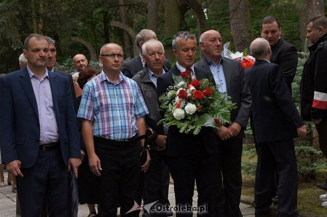 Ostrołęczanie oddali hołd ofiarom zbrodni wołyńskiej [WIDEO, ZDJĘCIA] - zdjęcie #18 - eOstroleka.pl