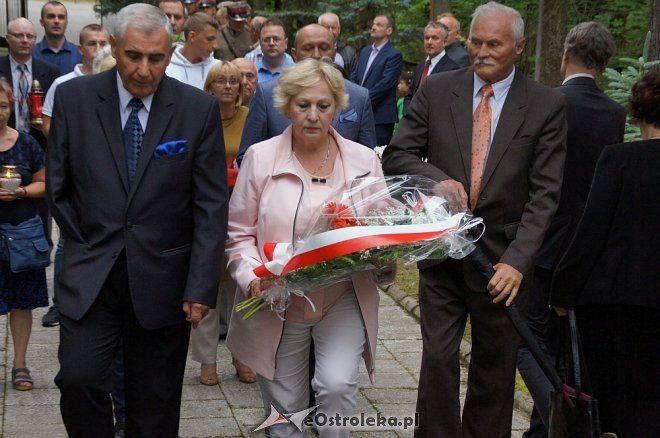 Ostrołęczanie oddali hołd ofiarom zbrodni wołyńskiej [WIDEO, ZDJĘCIA] - zdjęcie #25 - eOstroleka.pl