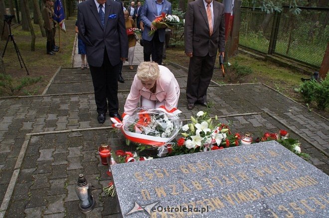 Ostrołęczanie oddali hołd ofiarom zbrodni wołyńskiej [WIDEO, ZDJĘCIA] - zdjęcie #27 - eOstroleka.pl