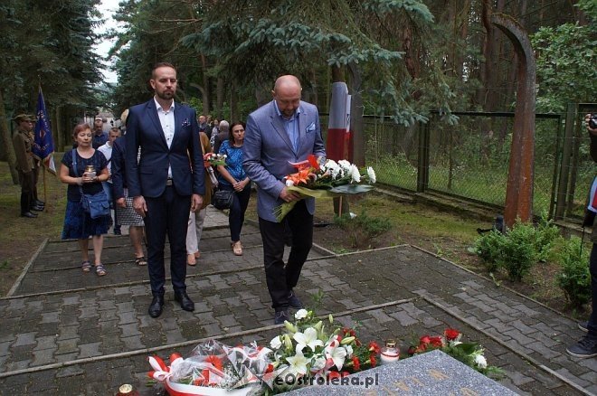 Ostrołęczanie oddali hołd ofiarom zbrodni wołyńskiej [WIDEO, ZDJĘCIA] - zdjęcie #29 - eOstroleka.pl