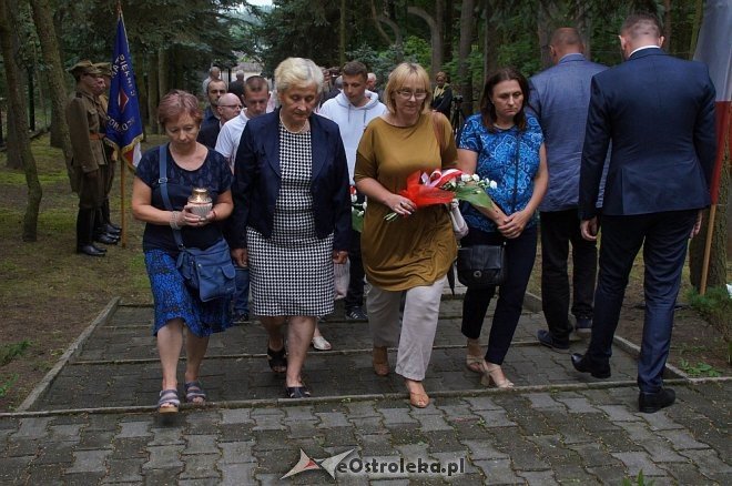 Ostrołęczanie oddali hołd ofiarom zbrodni wołyńskiej [WIDEO, ZDJĘCIA] - zdjęcie #32 - eOstroleka.pl