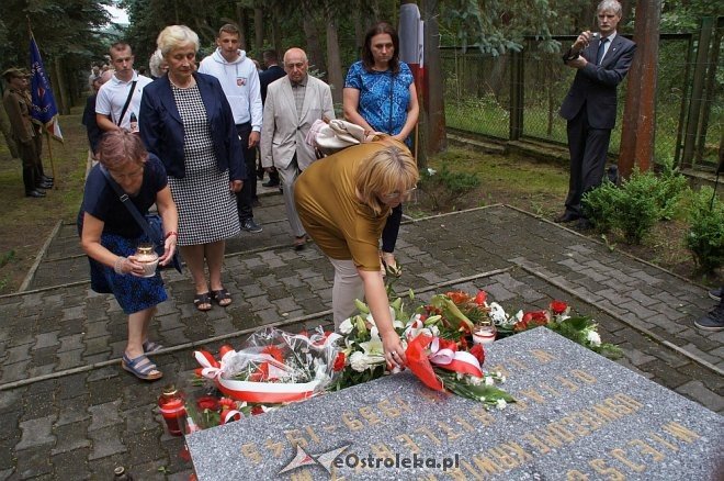Ostrołęczanie oddali hołd ofiarom zbrodni wołyńskiej [WIDEO, ZDJĘCIA] - zdjęcie #33 - eOstroleka.pl