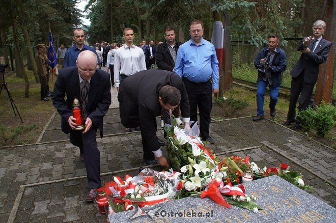Ostrołęczanie oddali hołd ofiarom zbrodni wołyńskiej [WIDEO, ZDJĘCIA] - zdjęcie #39 - eOstroleka.pl