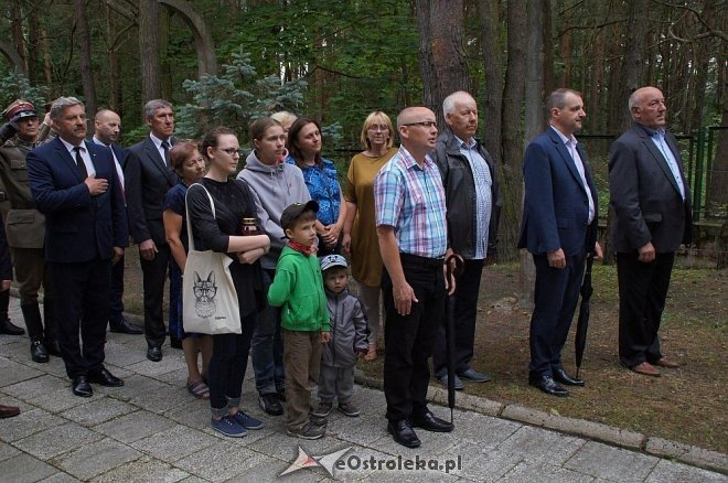 Ostrołęczanie oddali hołd ofiarom zbrodni wołyńskiej [WIDEO, ZDJĘCIA] - zdjęcie #55 - eOstroleka.pl