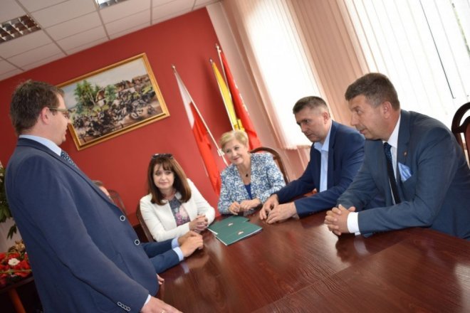Uroczyste podpisanie umowy w Starostwie Powiatowym [13.07.2017] - zdjęcie #2 - eOstroleka.pl