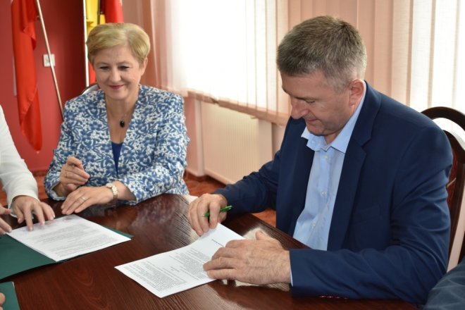 Uroczyste podpisanie umowy w Starostwie Powiatowym [13.07.2017] - zdjęcie #3 - eOstroleka.pl
