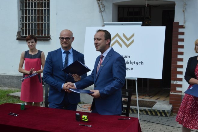 Uroczyste podpisanie umowy na budowę MŻW [14.07.2017] - zdjęcie #19 - eOstroleka.pl