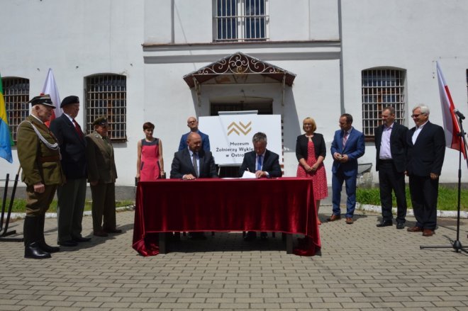 Uroczyste podpisanie umowy na budowę MŻW [14.07.2017] - zdjęcie #22 - eOstroleka.pl
