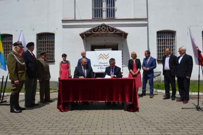 Uroczyste podpisanie umowy na budowę MŻW [14.07.2017] - zdjęcie #23 - eOstroleka.pl