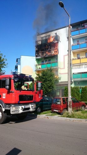Ostrołęka: Pożar w bloku przy ulicy Madalińskiego [ZDJĘCIA] - zdjęcie #14 - eOstroleka.pl