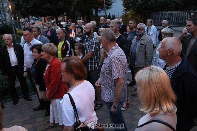 Protest w obronie wolnych sądów w Ostrołęce [21.07.2017] - zdjęcie #2 - eOstroleka.pl