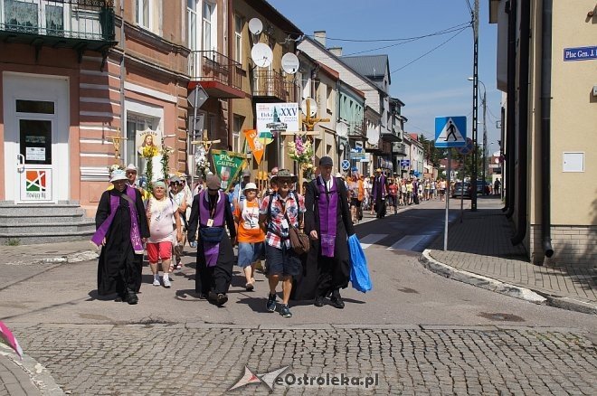 Pielgrzymi z Ełku przeszli przez Ostrołękę [ZDJĘCIA] - zdjęcie #5 - eOstroleka.pl