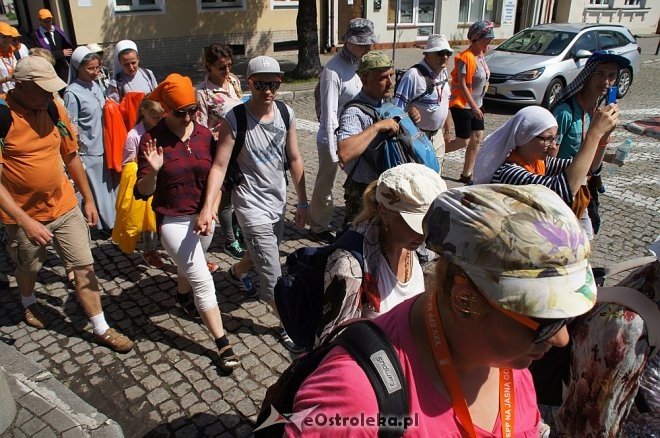 Pielgrzymi z Ełku przeszli przez Ostrołękę [ZDJĘCIA] - zdjęcie #19 - eOstroleka.pl