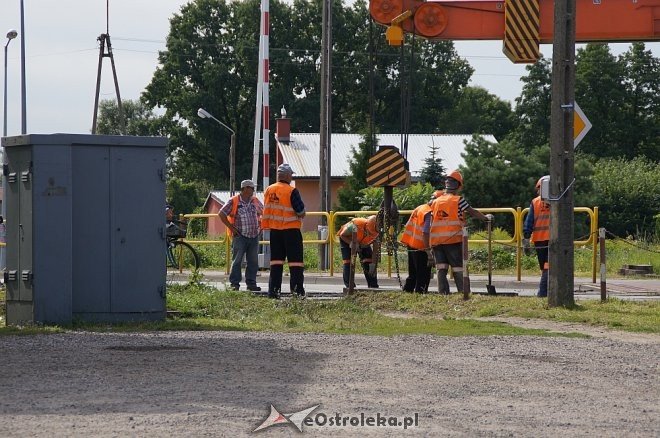 Rozpoczął się remont przejazdu kolejowego na „wylotówce” z Ostrołęki [ZDJĘCIA] - zdjęcie #11 - eOstroleka.pl