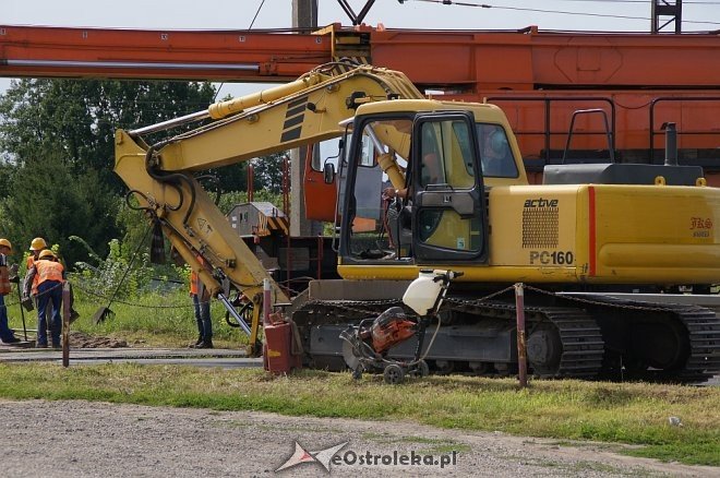 Rozpoczął się remont przejazdu kolejowego na „wylotówce” z Ostrołęki [ZDJĘCIA] - zdjęcie #12 - eOstroleka.pl