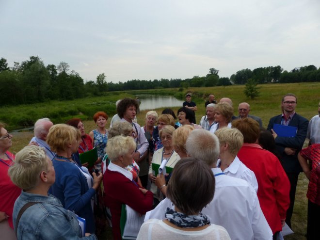 Sceniczny debiut muzealnych śpiewających amatorów z Ostrołęki [ZDJĘCIA] - zdjęcie #27 - eOstroleka.pl