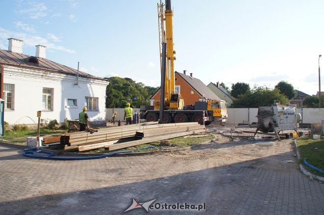Potężny świder na budowie Muzeum Żołnierzy Wyklętych w Ostrołęce [WIDEO, ZDJĘCIA] - zdjęcie #4 - eOstroleka.pl