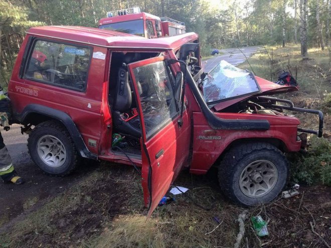 Wypadek w Cisku: 37-letni kierowca terenówki trafił do szpitala [ZDJĘCIA] - zdjęcie #3 - eOstroleka.pl