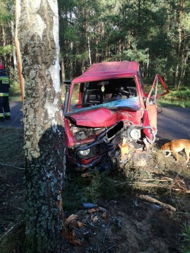Wypadek w Cisku: 37-letni kierowca terenówki trafił do szpitala [ZDJĘCIA] - zdjęcie #4 - eOstroleka.pl