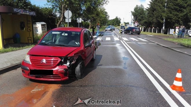 Poważny wypadek w Czarnowcu. Trzy osoby trafiły do szpitala [ZDJĘCIA] - zdjęcie #3 - eOstroleka.pl
