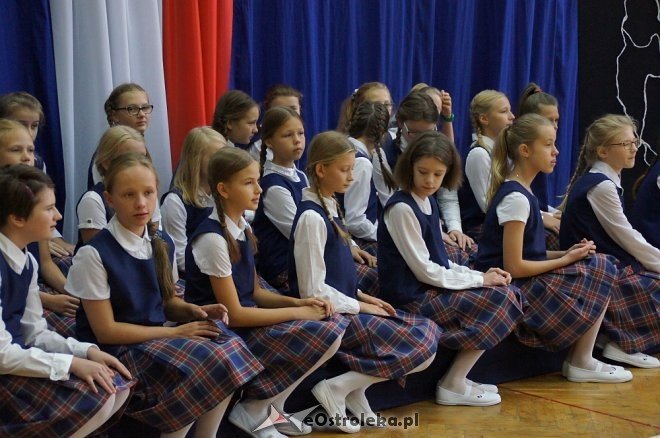 Rozpoczęcie roku szkolnego 2017/2018 w Szkole Podstawowej nr 1 [04.09.2017] - zdjęcie #14 - eOstroleka.pl