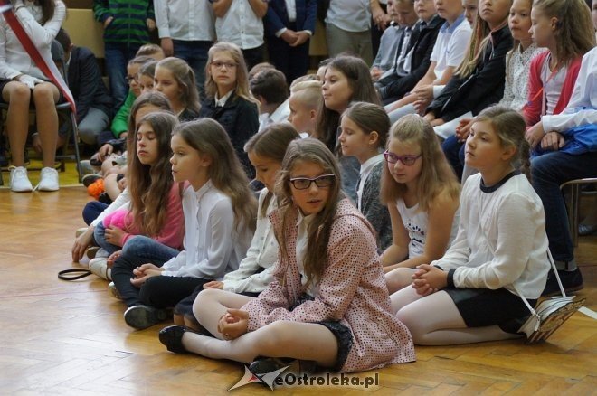 Rozpoczęcie roku szkolnego 2017/2018 w Szkole Podstawowej nr 1 [04.09.2017] - zdjęcie #18 - eOstroleka.pl