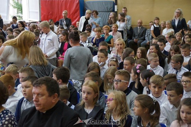 Rozpoczęcie roku szkolnego 2017/2018 w Szkole Podstawowej nr 1 [04.09.2017] - zdjęcie #24 - eOstroleka.pl