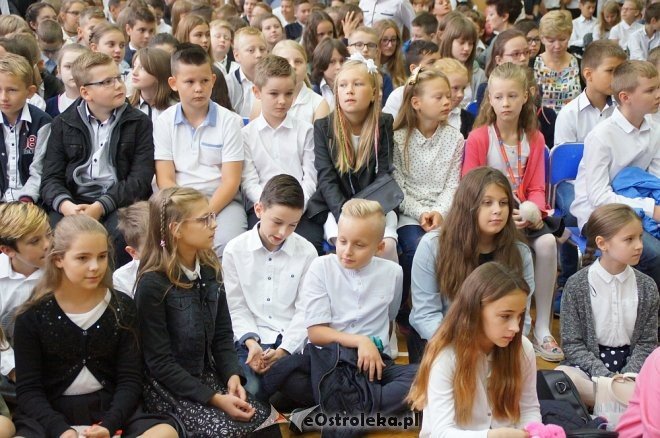 Rozpoczęcie roku szkolnego 2017/2018 w Szkole Podstawowej nr 1 [04.09.2017] - zdjęcie #32 - eOstroleka.pl
