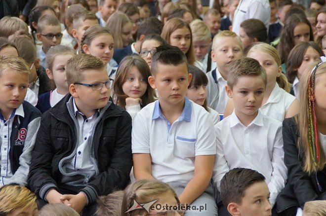 Rozpoczęcie roku szkolnego 2017/2018 w Szkole Podstawowej nr 1 [04.09.2017] - zdjęcie #35 - eOstroleka.pl