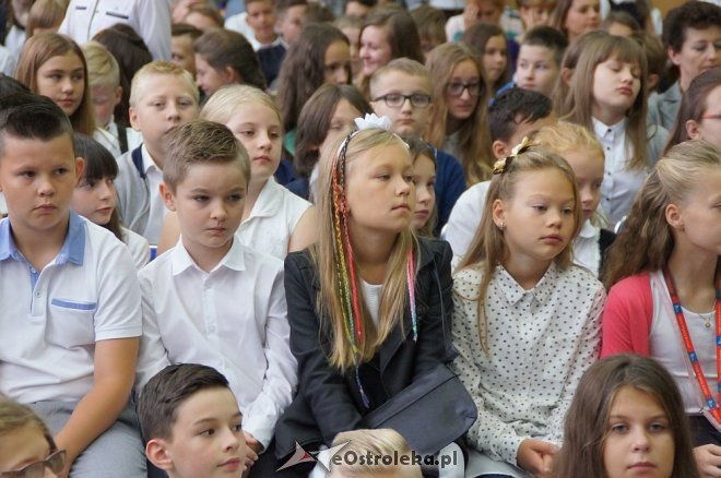 Rozpoczęcie roku szkolnego 2017/2018 w Szkole Podstawowej nr 1 [04.09.2017] - zdjęcie #36 - eOstroleka.pl