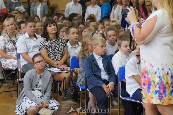 Rozpoczęcie roku szkolnego 2017/2018 w Szkole Podstawowej nr 1 [04.09.2017] - zdjęcie #39 - eOstroleka.pl
