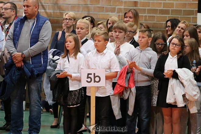 Rozpoczęcie roku szkolnego w Szkole Podstawowej nr 5 [04.09.2017] - zdjęcie #5 - eOstroleka.pl