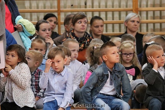 Rozpoczęcie roku szkolnego w Szkole Podstawowej nr 5 [04.09.2017] - zdjęcie #37 - eOstroleka.pl