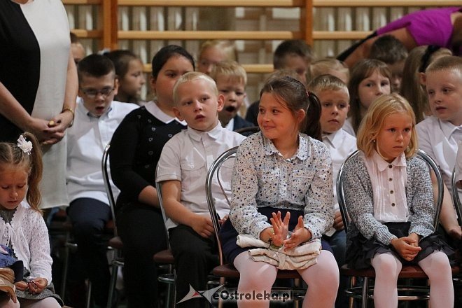 Rozpoczęcie roku szkolnego w Szkole Podstawowej nr 5 [04.09.2017] - zdjęcie #38 - eOstroleka.pl