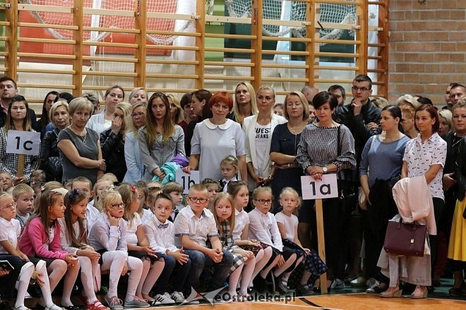 Rozpoczęcie roku szkolnego w Szkole Podstawowej nr 5 [04.09.2017] - zdjęcie #44 - eOstroleka.pl