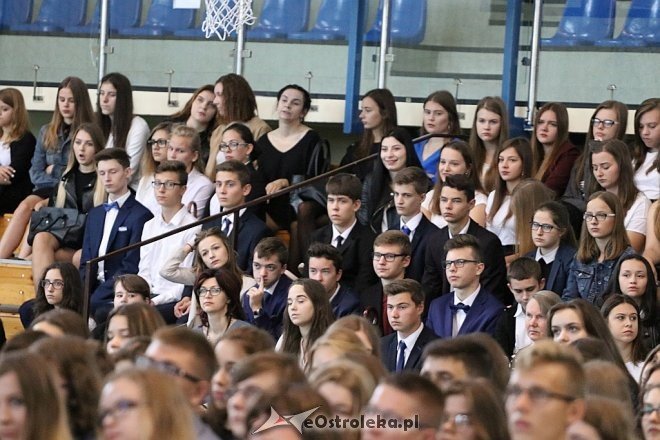 Rozpoczęcie roku szkolnego w I Liceum Ogólnokształcącym [04.09.2017] - zdjęcie #8 - eOstroleka.pl