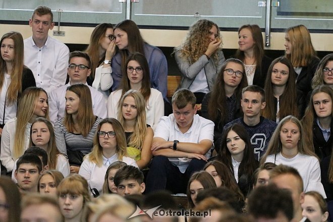 Rozpoczęcie roku szkolnego w I Liceum Ogólnokształcącym [04.09.2017] - zdjęcie #28 - eOstroleka.pl