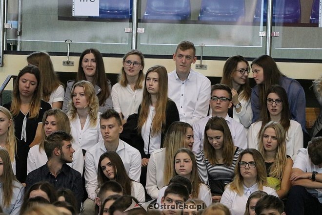 Rozpoczęcie roku szkolnego w I Liceum Ogólnokształcącym [04.09.2017] - zdjęcie #29 - eOstroleka.pl