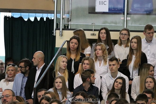 Rozpoczęcie roku szkolnego w I Liceum Ogólnokształcącym [04.09.2017] - zdjęcie #30 - eOstroleka.pl