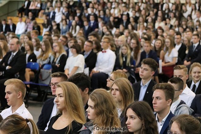 Rozpoczęcie roku szkolnego w I Liceum Ogólnokształcącym [04.09.2017] - zdjęcie #35 - eOstroleka.pl