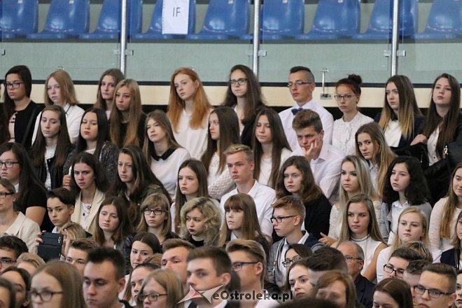 Rozpoczęcie roku szkolnego w I Liceum Ogólnokształcącym [04.09.2017] - zdjęcie #44 - eOstroleka.pl