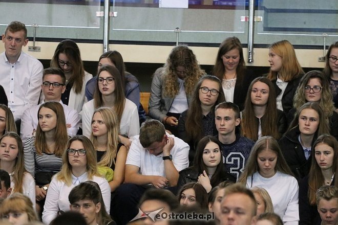 Rozpoczęcie roku szkolnego w I Liceum Ogólnokształcącym [04.09.2017] - zdjęcie #48 - eOstroleka.pl